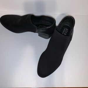 Steven Size 9 Black Ankle Boots with Heel